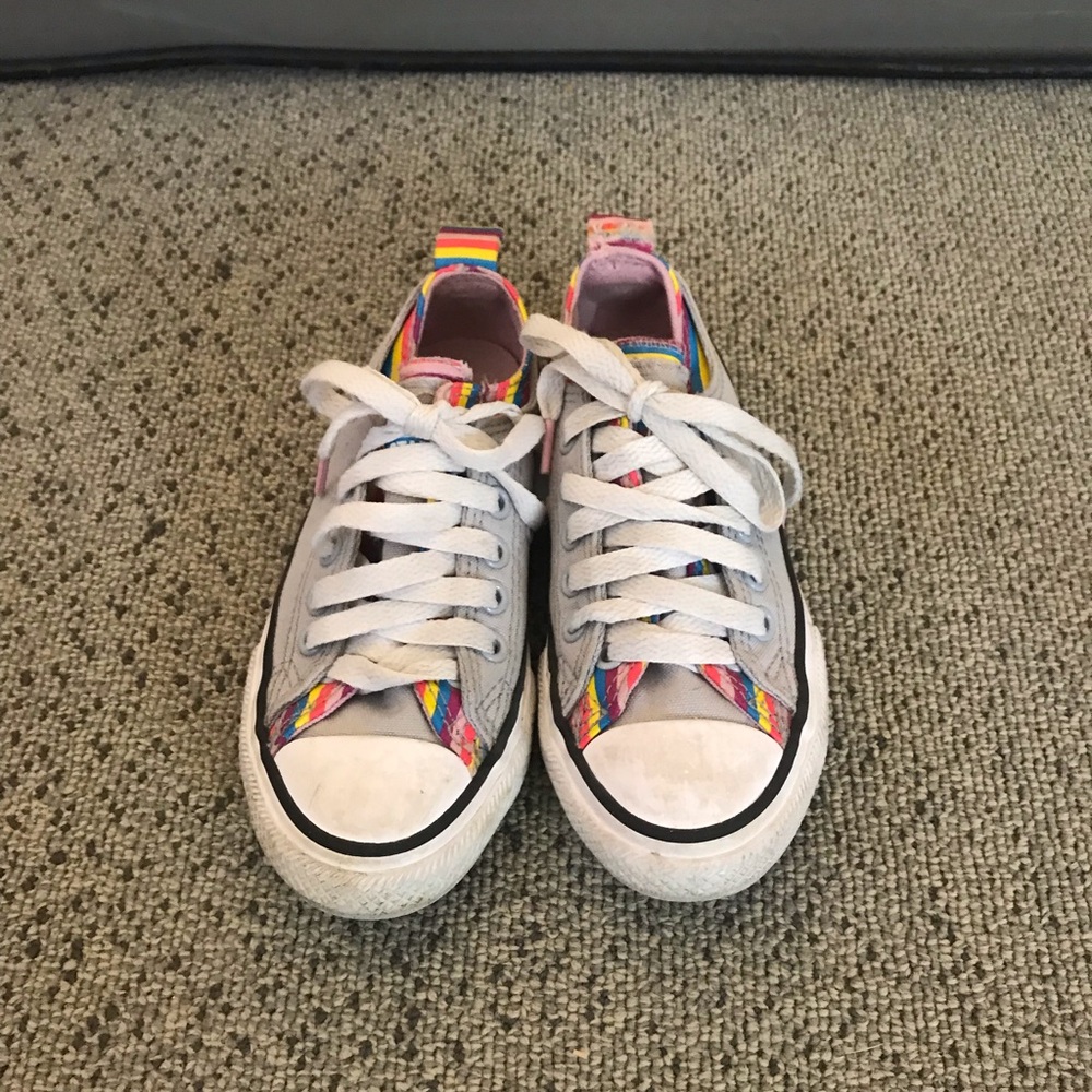 Converse Kids Low-Top Canvas Sneakers in Light Gray with Rainbow Trim
